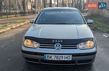 Хетчбек Volkswagen Golf 2003 в Рівному