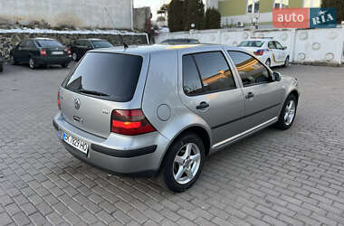 Хетчбек Volkswagen Golf 2003 в Рівному