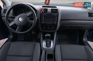 Хетчбек Volkswagen Golf 2004 в Тернополі