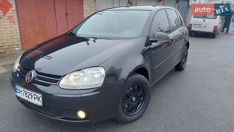 Хэтчбек Volkswagen Golf 2008 в Киеве