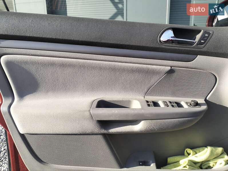 Хетчбек Volkswagen Golf 2004 в Рівному фото 18 Хетчбек Volkswagen Golf 2004 в Рівному