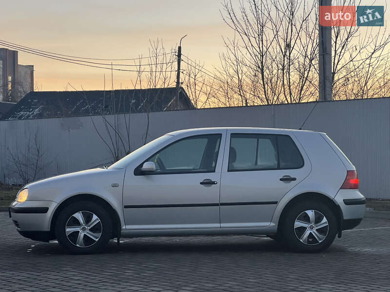 Хетчбек Volkswagen Golf 2000 в Івано-Франківську