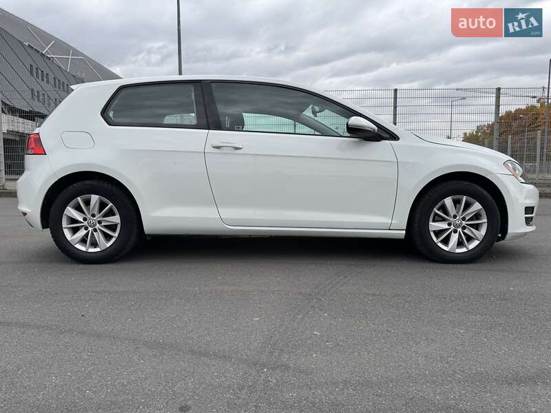 Хэтчбек Volkswagen Golf 2015 в Львове