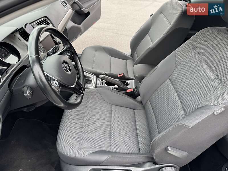 Хэтчбек Volkswagen Golf 2015 в Львове