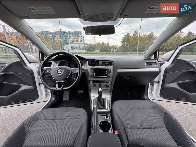 Хэтчбек Volkswagen Golf 2015 в Львове