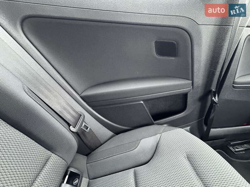 Хэтчбек Volkswagen Golf 2015 в Львове
