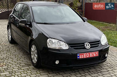 Хетчбек Volkswagen Golf 2004 в Луцьку