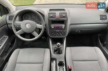 Хетчбек Volkswagen Golf 2004 в Луцьку