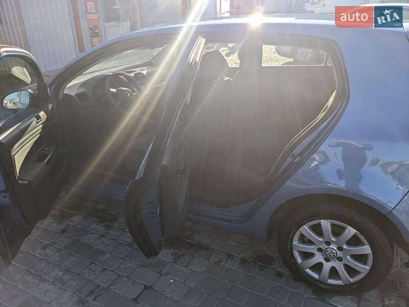 Хетчбек Volkswagen Golf 2003 в Хмельницькому