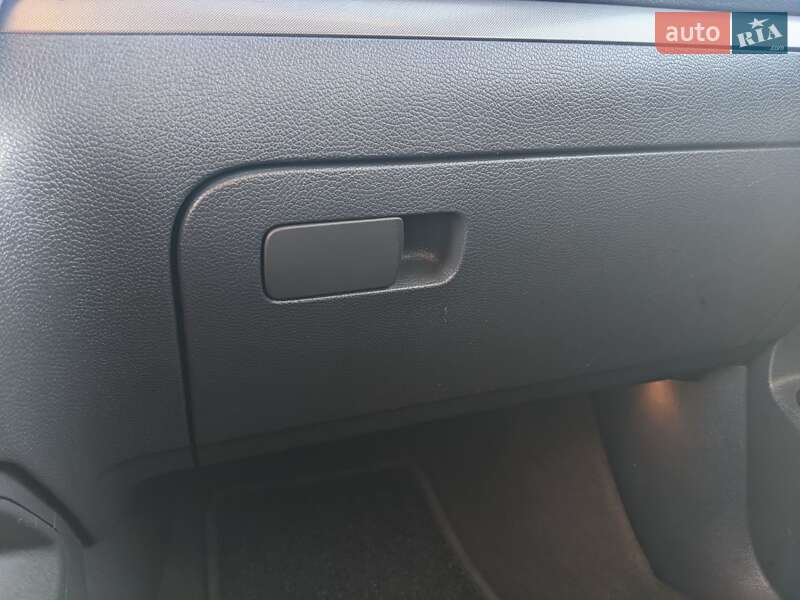 Хетчбек Volkswagen Golf 2003 в Хмельницькому