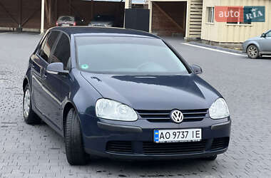 Хетчбек Volkswagen Golf 2004 в Міжгір'ї