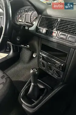 Volkswagen Golf 2000