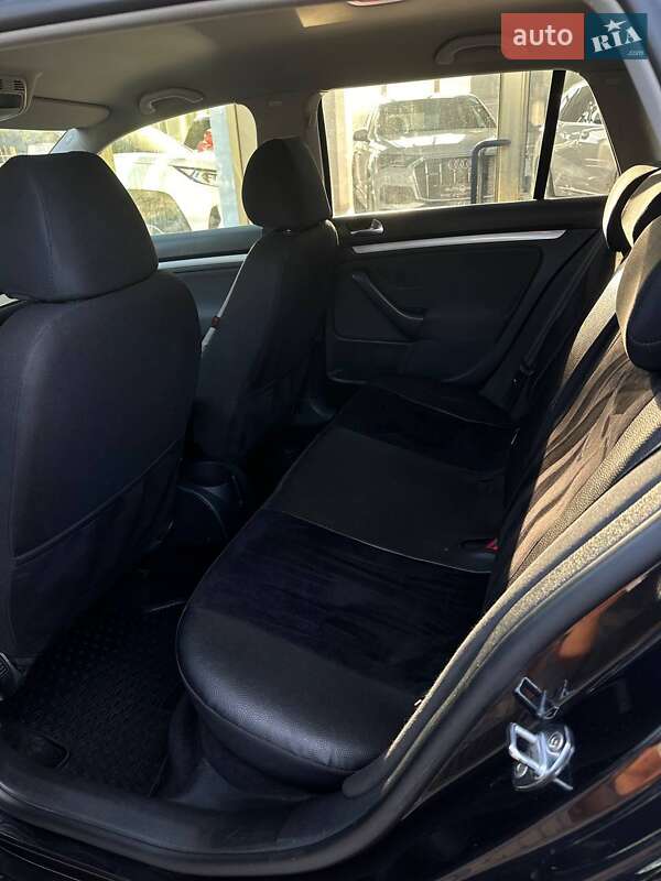 Хэтчбек Volkswagen Golf 2011 в Николаеве