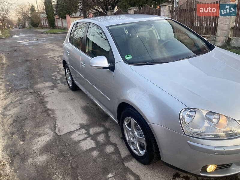 Хэтчбек Volkswagen Golf 2006 в Коростышеве