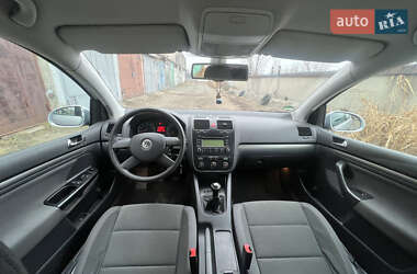 Хэтчбек Volkswagen Golf 2004 в Харькове