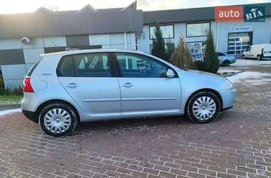 Хетчбек Volkswagen Golf 2006 в Сарнах