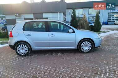 Хетчбек Volkswagen Golf 2006 в Сарнах