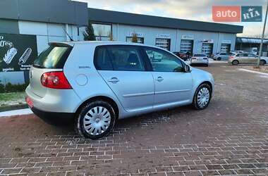 Хетчбек Volkswagen Golf 2006 в Сарнах