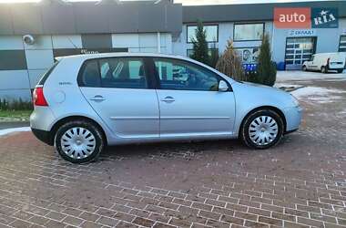 Хетчбек Volkswagen Golf 2006 в Сарнах