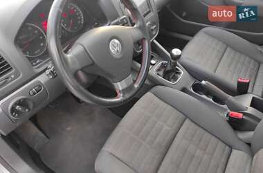 Хетчбек Volkswagen Golf 2006 в Сарнах