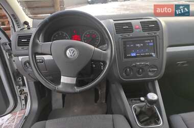 Хетчбек Volkswagen Golf 2006 в Сарнах