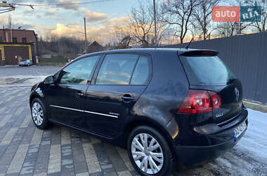 Хэтчбек Volkswagen Golf 2008 в Сваляве