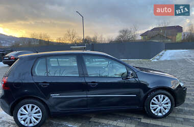 Хэтчбек Volkswagen Golf 2008 в Сваляве