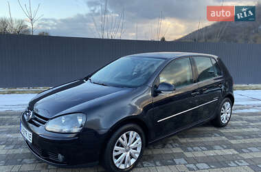 Хэтчбек Volkswagen Golf 2008 в Сваляве