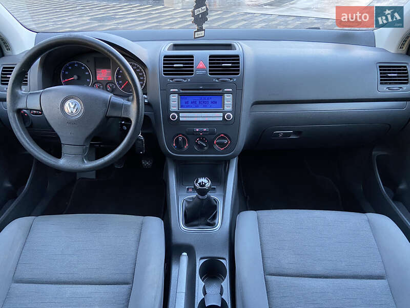 Хетчбек Volkswagen Golf 2008 в Сваляві