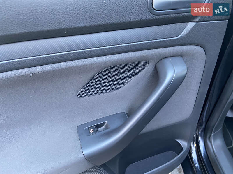 Хетчбек Volkswagen Golf 2008 в Сваляві