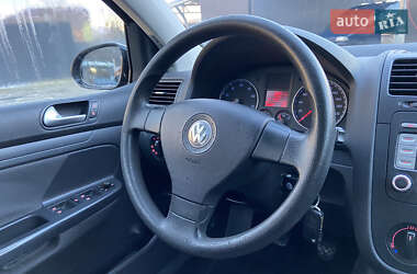 Хэтчбек Volkswagen Golf 2008 в Сваляве