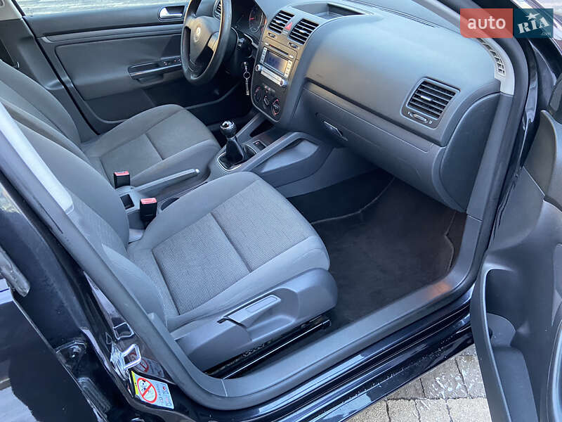 Хетчбек Volkswagen Golf 2008 в Сваляві