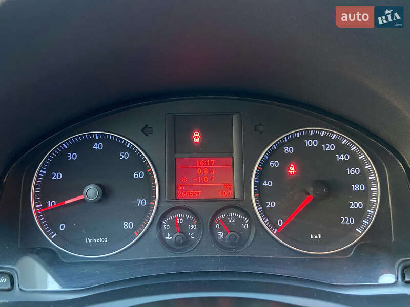 Хетчбек Volkswagen Golf 2008 в Сваляві