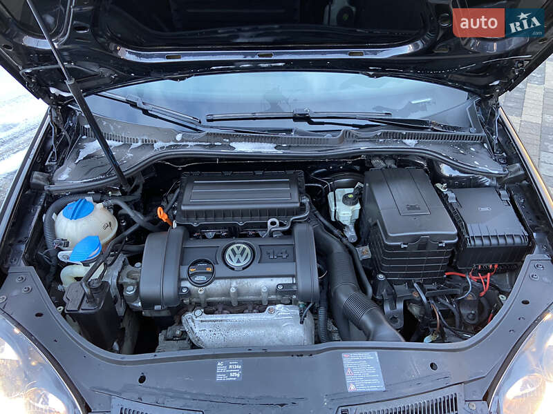 Хетчбек Volkswagen Golf 2008 в Сваляві