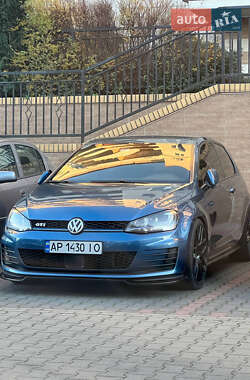 Хэтчбек Volkswagen Golf 2015 в 