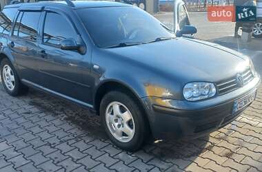 Универсал Volkswagen Golf 2002 в Черновцах