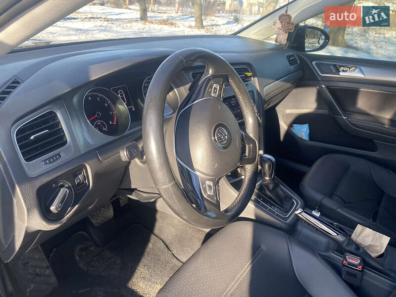 Хетчбек Volkswagen Golf 2015 в Дніпрі