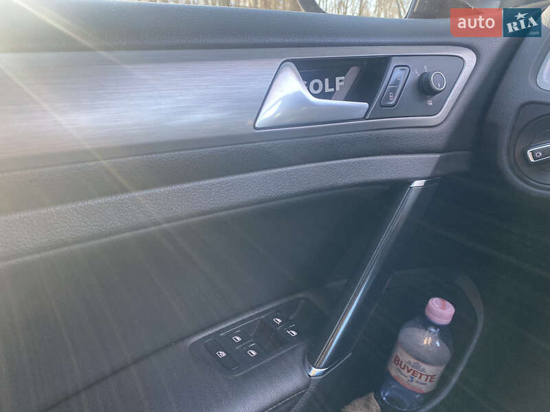 Хетчбек Volkswagen Golf 2015 в Дніпрі