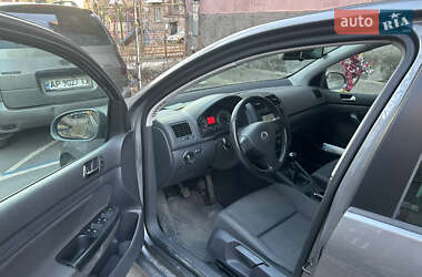 Хетчбек Volkswagen Golf 2004 в Запоріжжі