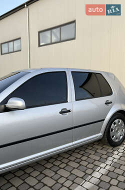 Хэтчбек Volkswagen Golf 2001 в Ивано-Франковске