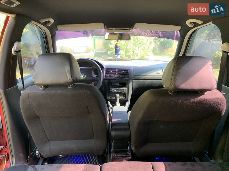 Універсал Volkswagen Golf 1999 в Чернівцях