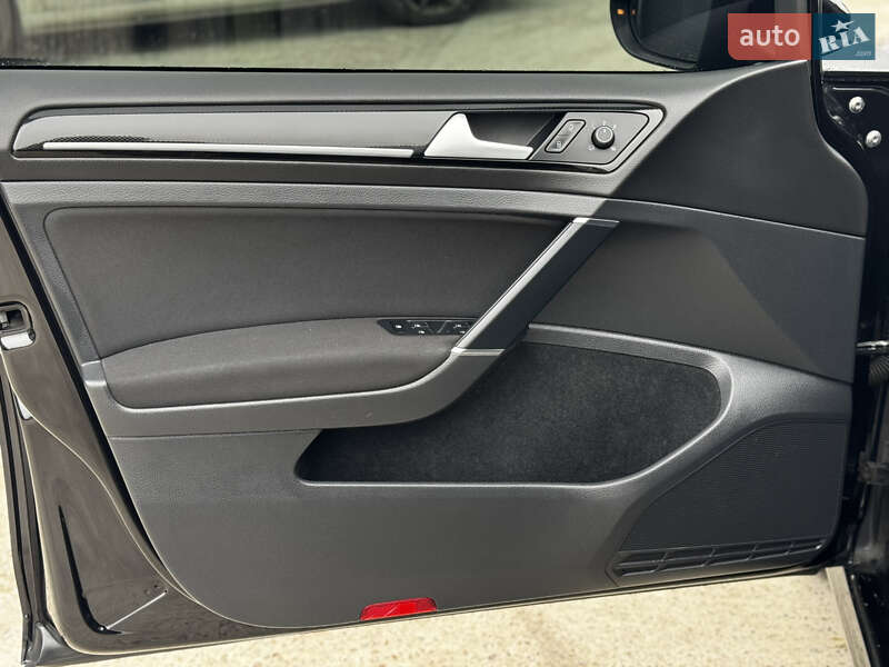 Хэтчбек Volkswagen Golf 2016 в Житомире