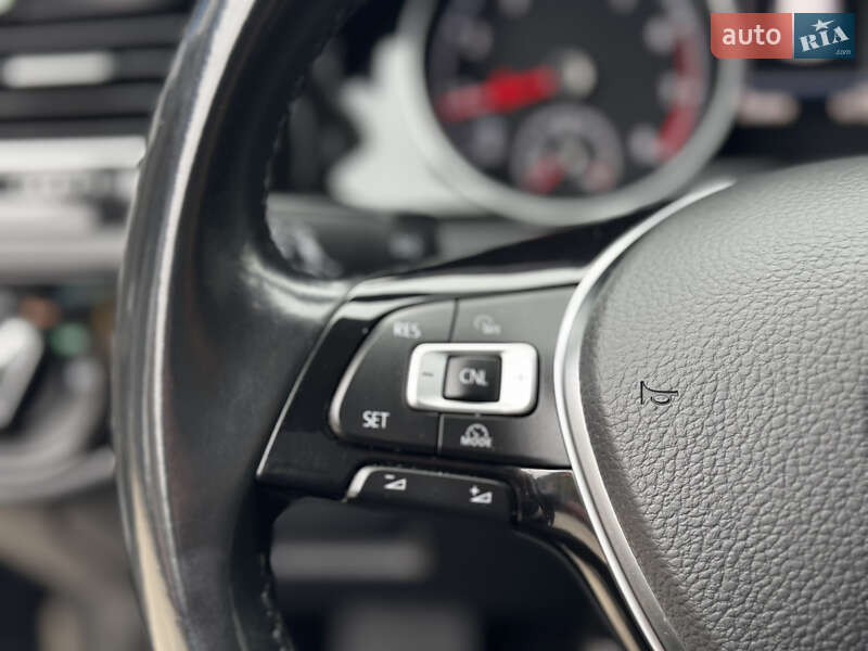Хэтчбек Volkswagen Golf 2016 в Житомире