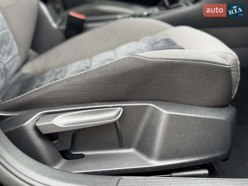 Хэтчбек Volkswagen Golf 2016 в Житомире