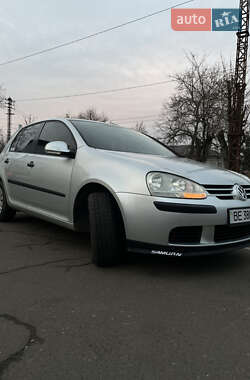 Хетчбек Volkswagen Golf 2004 в Миколаєві