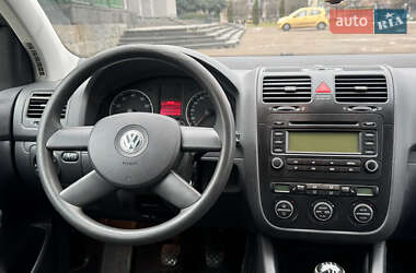 Хетчбек Volkswagen Golf 2004 в Рівному