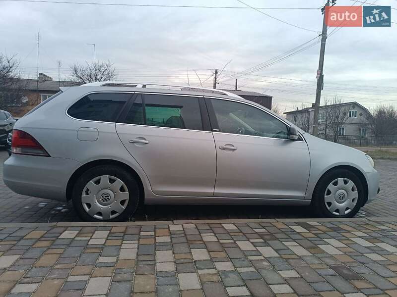 Универсал Volkswagen Golf 2012 в Житомире