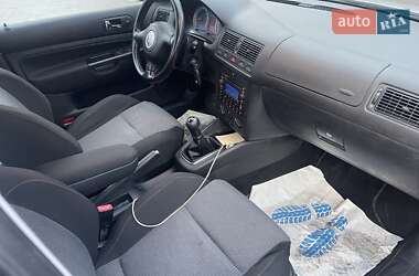 Хетчбек Volkswagen Golf 2003 в Луцьку