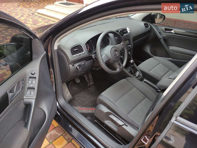 Хетчбек Volkswagen Golf 2010 в Хусті