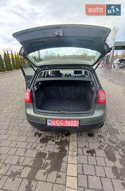 Хетчбек Volkswagen Golf 2004 в Надвірній